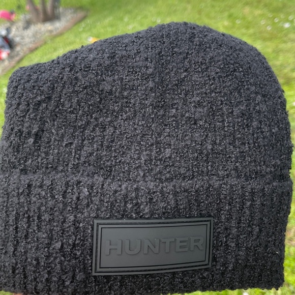 HUNTER Tonal Patch Beanie In Black Unisex - Picture 8 of 10